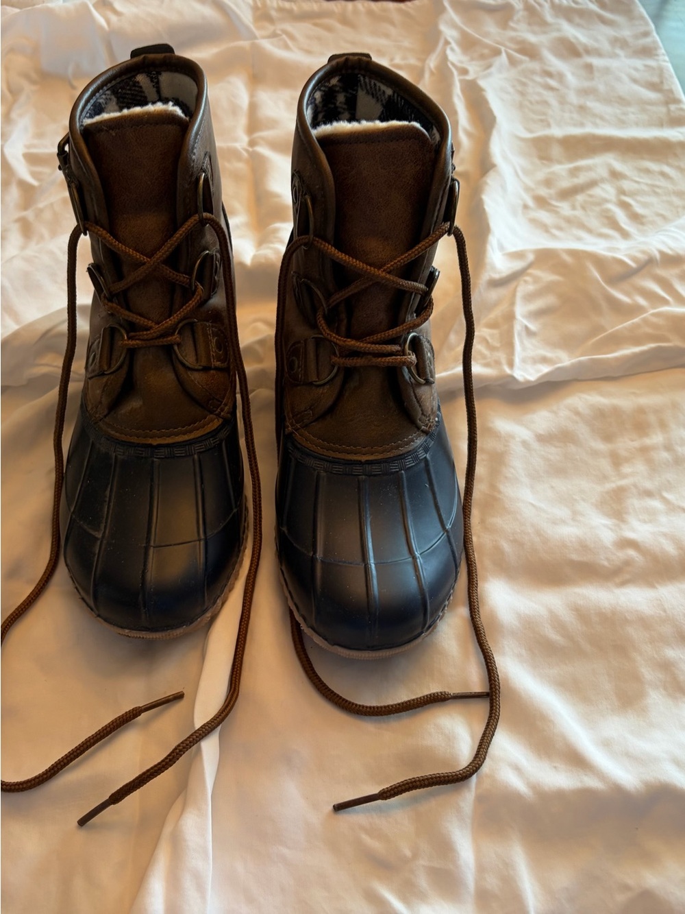 Women’s Size 7 Magellan Outdoors Navy and Brown Waterproof Snow Boots